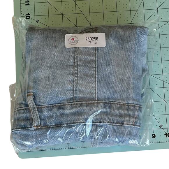 Women's Shorts Overalls Size Large Light Blue Frayed Hem - Picture 6 of 6